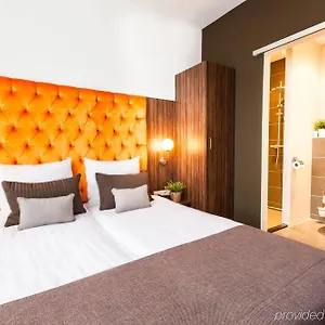 3* Szálloda La Reine